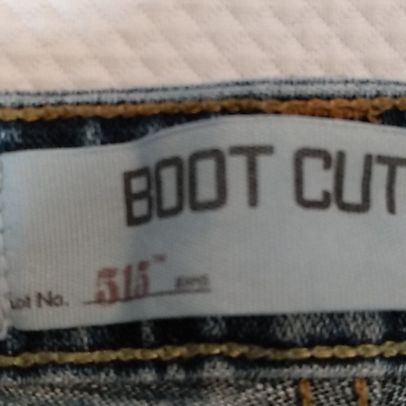 Levi Jean 18 - Picture 5 of 7